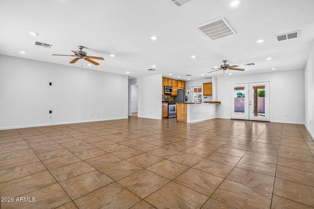 619 E DIAMOND Drive, Tempe, AZ 85283 — photo 2