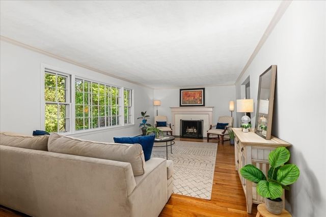 11 Hickory Rd, Southborough, MA 01772