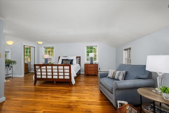 11 Hickory Rd, Southborough, MA 01772