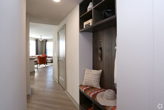 690 E Algonquin Road 3307, Schaumburg, IL 60173