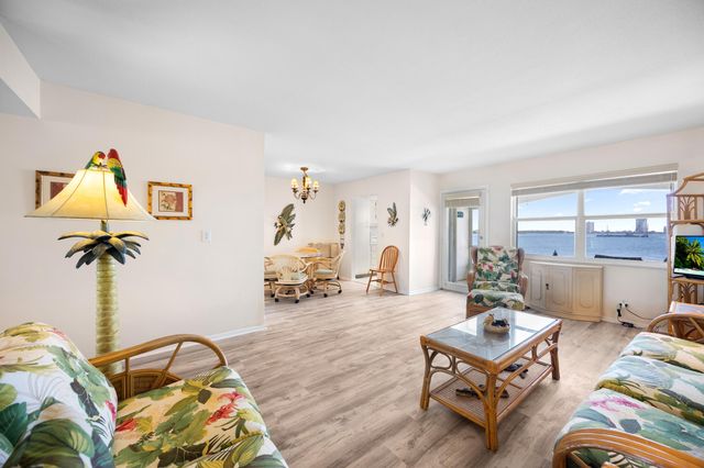 100 Shore Court 104, North Palm Beach, FL 33408