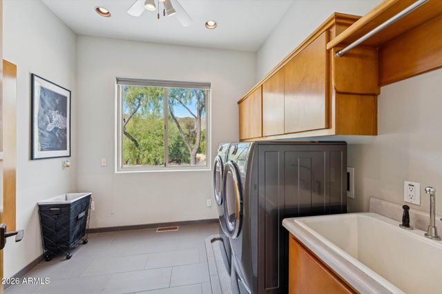 12233 S RUNNING BEAR Court, Phoenix, AZ 85044