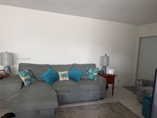 1100 NE 1st Court 118, Hallandale Beach, FL 33009