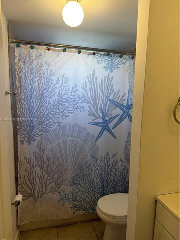 1100 NE 1st Court 118, Hallandale Beach, FL 33009
