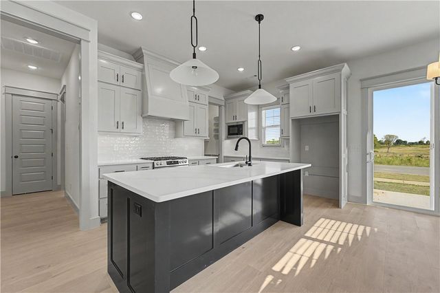 6705 SW Basswood Avenue, Bentonville, AR 72713