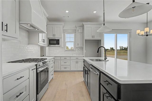 6705 SW Basswood Avenue, Bentonville, AR 72713
