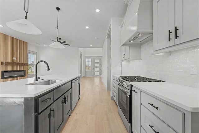 6705 SW Basswood Avenue, Bentonville, AR 72713