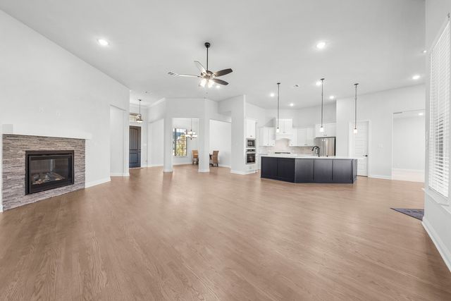132 Liv Meadow, Waxahachie, TX 75165