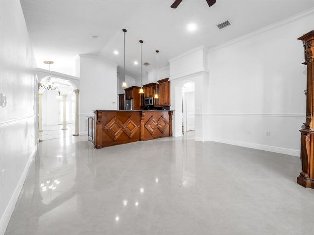3122 W CREST AVENUE, Tampa, FL 33614