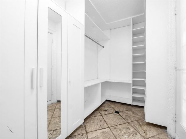 3122 W CREST AVENUE, Tampa, FL 33614