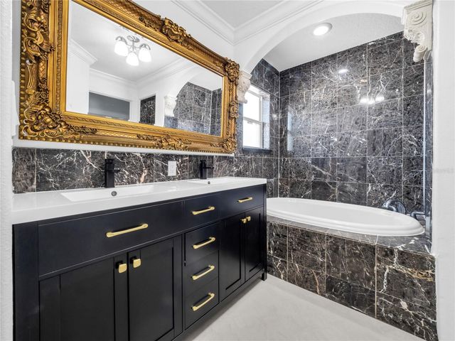 3122 W CREST AVENUE, Tampa, FL 33614