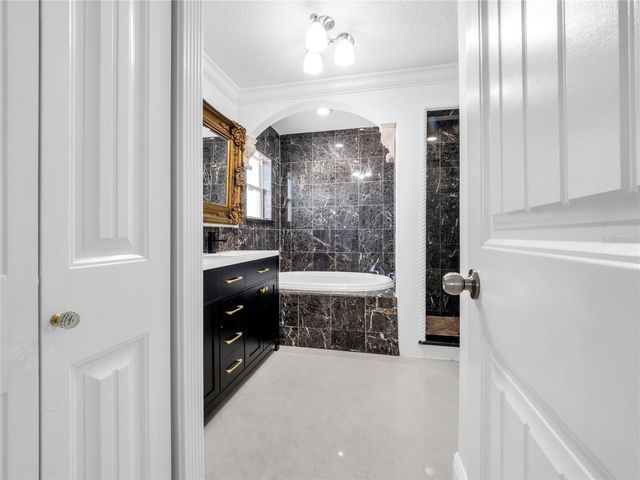 3122 W CREST AVENUE, Tampa, FL 33614