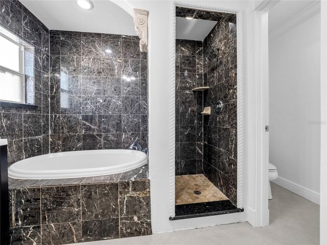 3122 W CREST AVENUE, Tampa, FL 33614