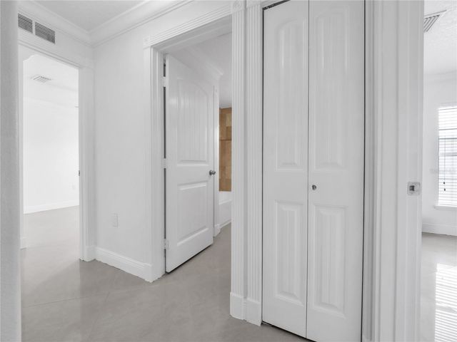 3122 W CREST AVENUE, Tampa, FL 33614
