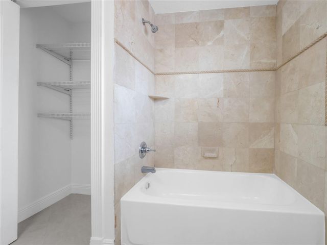3122 W CREST AVENUE, Tampa, FL 33614