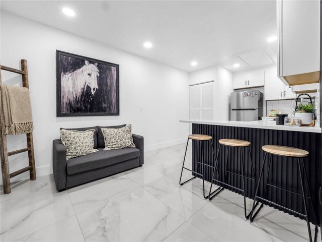 3122 W CREST AVENUE, Tampa, FL 33614