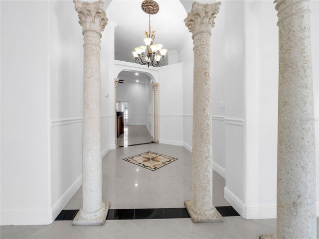 3122 W CREST AVENUE, Tampa, FL 33614
