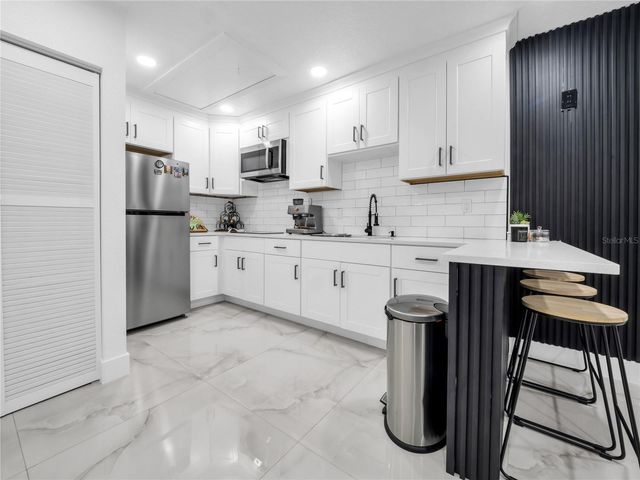 3122 W CREST AVENUE, Tampa, FL 33614