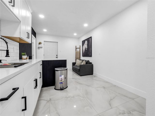3122 W CREST AVENUE, Tampa, FL 33614
