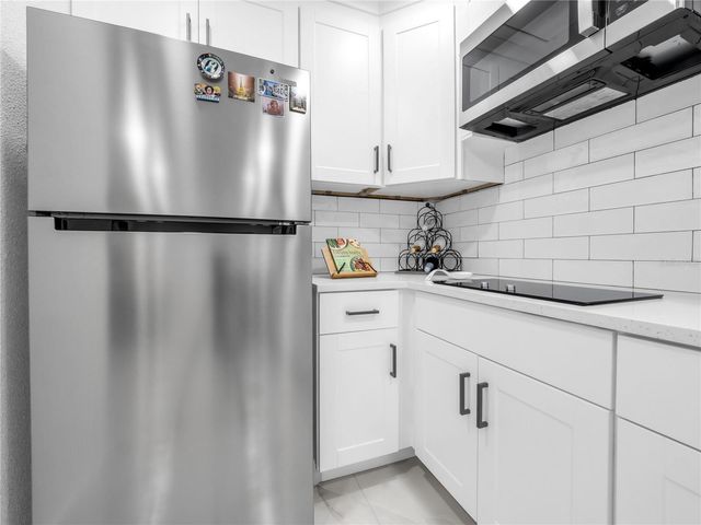 3122 W CREST AVENUE, Tampa, FL 33614