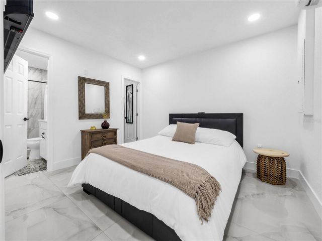 3122 W CREST AVENUE, Tampa, FL 33614