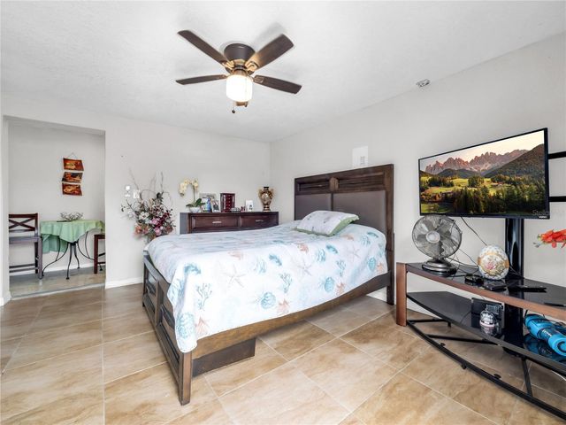 3122 W CREST AVENUE, Tampa, FL 33614