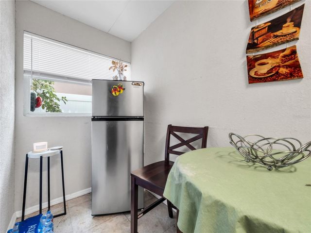 3122 W CREST AVENUE, Tampa, FL 33614