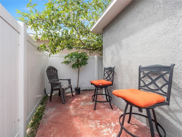 3122 W CREST AVENUE, Tampa, FL 33614