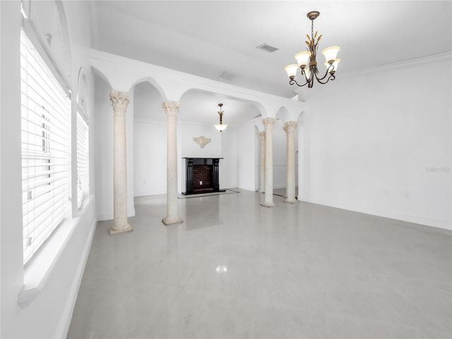 3122 W CREST AVENUE, Tampa, FL 33614
