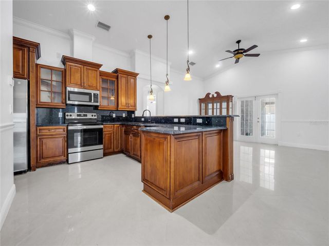 3122 W CREST AVENUE, Tampa, FL 33614