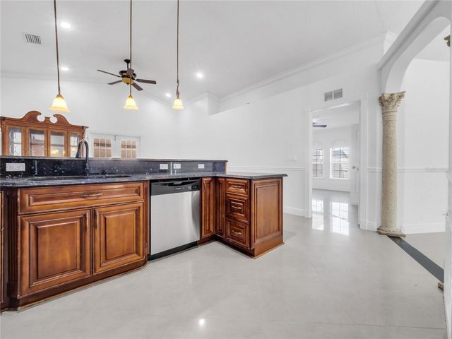 3122 W CREST AVENUE, Tampa, FL 33614