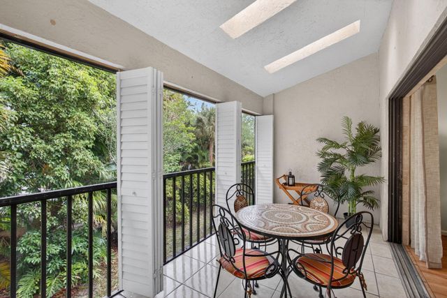 1103 Duncan Circle 202, Palm Beach Gardens, FL 33418