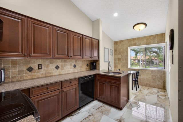 1103 Duncan Circle 202, Palm Beach Gardens, FL 33418