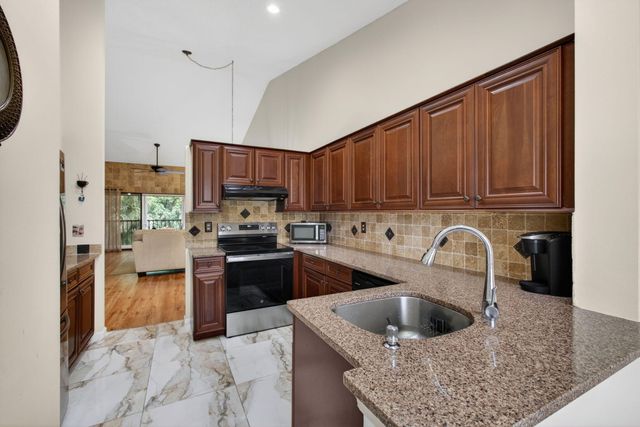 1103 Duncan Circle 202, Palm Beach Gardens, FL 33418