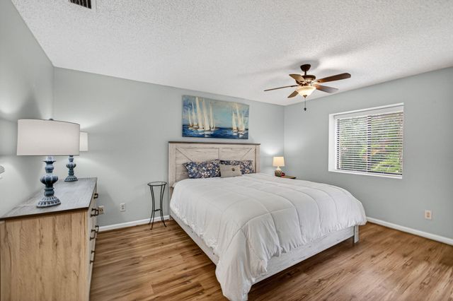 1103 Duncan Circle 202, Palm Beach Gardens, FL 33418