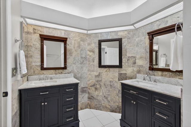 1103 Duncan Circle 202, Palm Beach Gardens, FL 33418