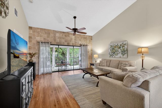 1103 Duncan Circle 202, Palm Beach Gardens, FL 33418