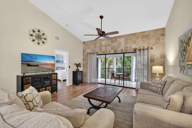 1103 Duncan Circle 202, Palm Beach Gardens, FL 33418