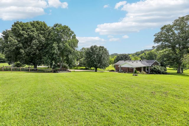 1205 Madison Creek Rd, Goodlettsville, TN 37072