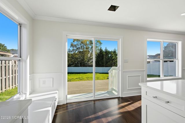 31 Dolphin Circle W, Bayville, NJ 08721