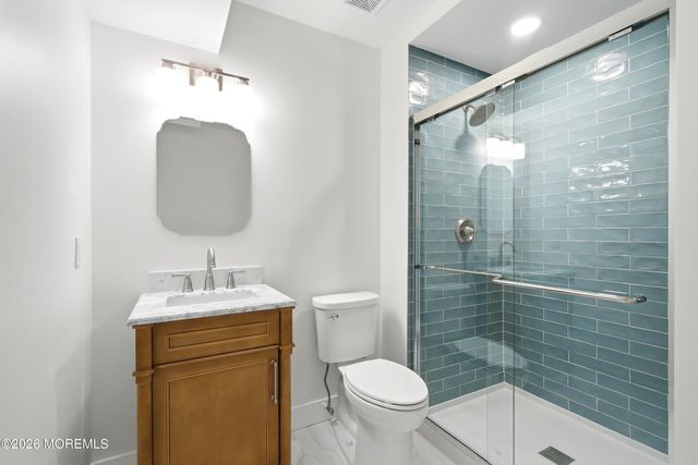 31 Dolphin Circle W, Bayville, NJ 08721