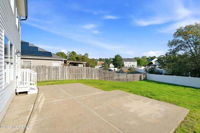 31 Dolphin Circle W, Bayville, NJ 08721