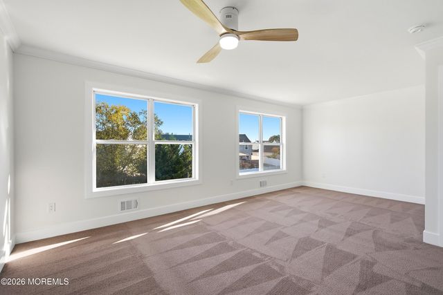 31 Dolphin Circle W, Bayville, NJ 08721