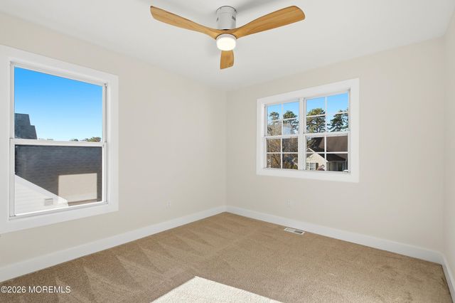 31 Dolphin Circle W, Bayville, NJ 08721