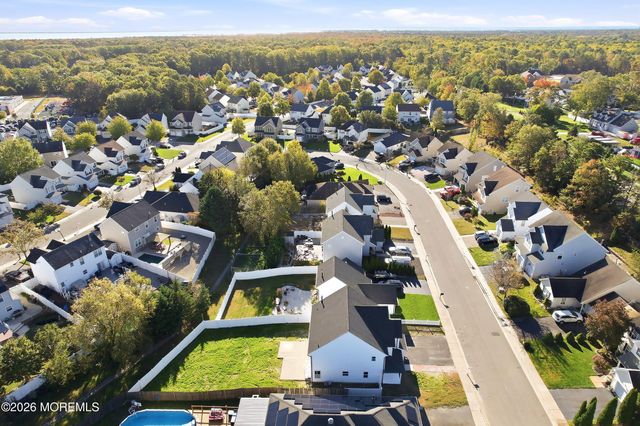 31 Dolphin Circle W, Bayville, NJ 08721