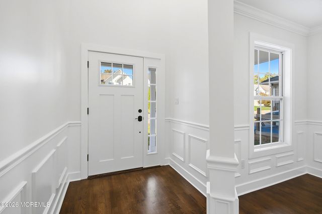 31 Dolphin Circle W, Bayville, NJ 08721