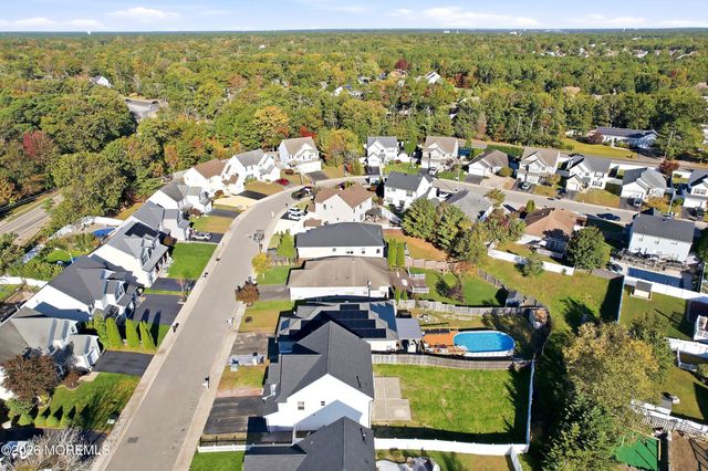 31 Dolphin Circle W, Bayville, NJ 08721