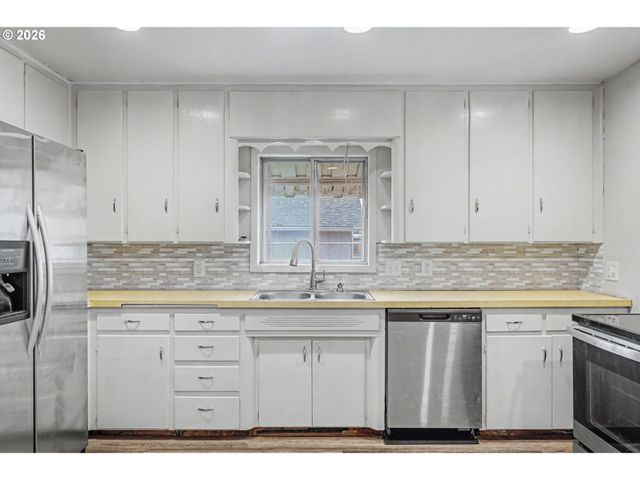 130 DENVER St, Albany, OR 97321