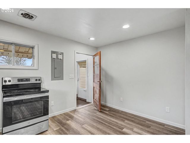 130 DENVER St, Albany, OR 97321