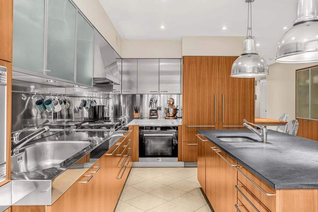 19 E 92nd Street, New York City, NY 10128